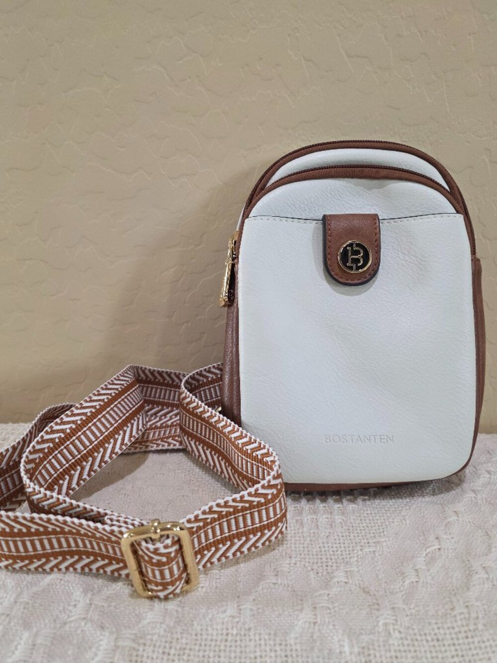 NWOT BOSTANTEN Arrio Small Leather Sling Bag Crossbody Travel Purse White Tan